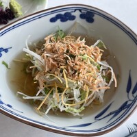 一舞庵 - サラダ  本日のスープサラダ 旨出汁。海老と青海苔。これが野菜のシャキシャキ感と冷たい旨出汁によく合う！作れそうで難しそう(๑_๑；)1番印象に残りました。