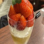 俺の割烹 - 大人のいちごパフェ　カルヴァドス入り