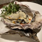 chinois 蓮歩 - めっちゃ大きい隠岐島産の牡蠣！