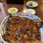 池作 - 鰻重も鰻丼も「上」だと驚異の3,900円!( ﾟДﾟ)