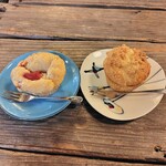 CAFE DE HAZERU - 米粉マフィン(いちごカスタード、りんごクランブル)