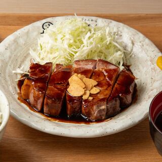 【厚切りトンテキ定食】も人気♪