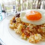 喫茶チクエイ - 2024年3月　ハンバーグON焼き飯　バターがちょっと強めです～(´▽｀)