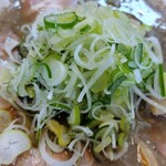 煮干中華 あさり - ネギが青々と