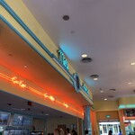 Mel's Drive-in - 店内の様子（注文口付近）