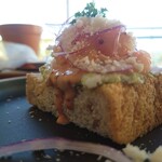 THIRD石垣島 - エビ×ワカモレ (オーロラソースかけ)