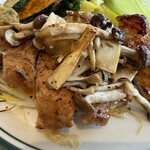 NOLA 深谷のめぐみ食堂 - 焼き野菜で埋もれています