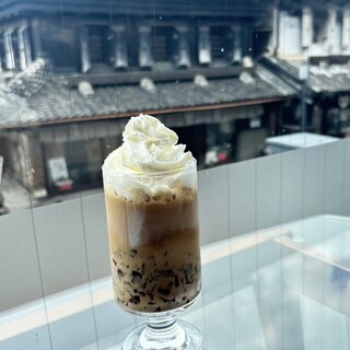 cafe Crescent_1