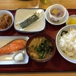 Matsue Nishitsuda Shokudou - 焼塩鮭朝食 ￥550（税込）＋納豆 \86（税込）