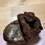 パン マニフィック - もちもちイチゴと生チョコのマフィン ¥295