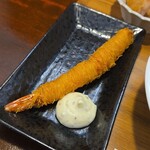 キッチン ブルー グローブ - 海老フライのアップ