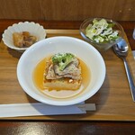 キッチン ブルー グローブ - スープ仕立て焼きリゾットと炙り甘鯛