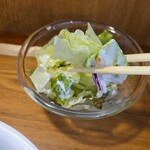 キッチン ブルー グローブ - サラダも残り少ない