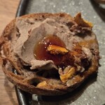 食堂ペスカ - 鶏レバーパテ くるみパン