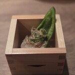 食堂ペスカ - お通し(ピーマン肉詰)