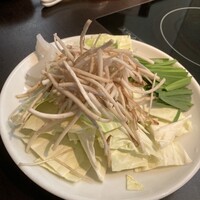 博多もつ鍋 やま中 赤坂店 - もつ鍋　3人分の継ぎ足し野菜（追加注文ではありません）