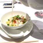 水綾閣 - とびっ子のプチプチ食感が面白い。紫蘇の香りが中華なのに和を感じさせる。オイル臭は気になった