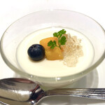 水綾閣 - 乳製品感強め。杏仁感は弱いかなァ