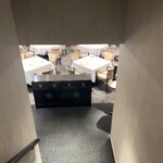 水綾閣 - 地下へと続く階段。目眩く鮮やかな世界