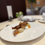 レストラン コートドール - 洋梨のミルフィユ　柚子のアイスクリーム添え