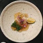 日本料理 おやま - 毛ガニのカニ味噌和え：カニはもちろんのこと、ポン酢ジュレの酸味と塩味、芹の食感とあっさり感が非常に良かった