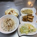 梁記嘉義鶏肉飯 - 