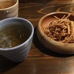 いな穂 - 冷たいそば茶と蕎麦をあげたもの