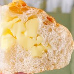 Ｂｒｅａｄ Ｃｒａｆｔ　オオウラ - チーズフランス断面　チーズゴロゴロ
