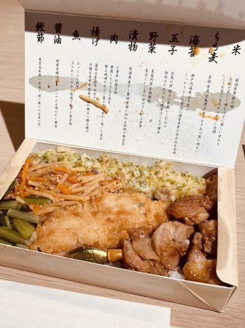 のりべん 今日のにょべんとうも美味しそう。 この海苔弁スタイルがお気に入りの