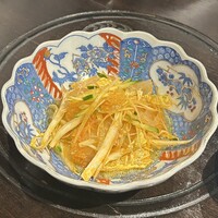 虎萬元 南青山店 - くらげの和え物
