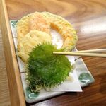 切麦や 甚六 - 野菜天ざるうどん（特盛）1,300円