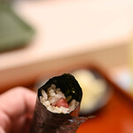 いしまる - 《津輕三厩（みんまや）》の"鮪（しび）"、紫菜捲（あまのりまき）