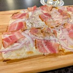 キリンビア＆スナック - ベーコンとレッドオニオン