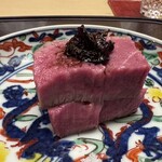 徳ㇵ本也 - 瑞々しい焼き加減。旨味が全く逃げてません。今回、特に美味しいと感じました。桜の薫香が僅かに上品に香り、この香りの加減も好みでした。