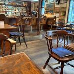 5YEN - お店に入るとお店はどこかレトロな雰囲気の漂う店内になってました。