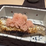 徳ㇵ本也 - 能登の鰯と明太子　内臓部分をよく焼き、背中はふんわり仕上がってます。香ばしい内臓が美味しくて×5きっとほっぺが落ちてました。蛍烏賊の味のする鰯、美味♡