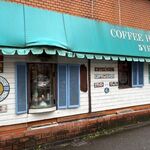 5YEN - お店は博多区役所のそばにあります。