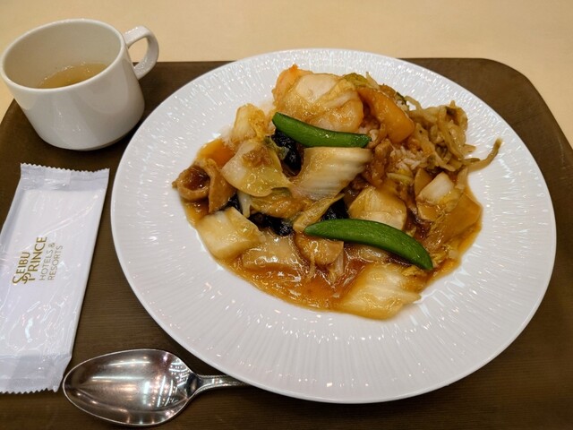 肉野菜炒め C — メインダイニングルーム／富良野