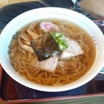 そば処　すぎ - しょうゆラーメン600円