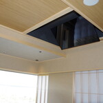 琵琶湖畔 おごと温泉 湯元館 - 天井にまでテレビが！（Youtubeも視聴可）