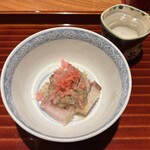 日本料理 別府 廣門 - 炙り美人鰤 美人鰤の肝寿司 刻み大根漬物