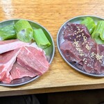 大衆酒場 若林 - ジンギスカンとレバー。これにハツを追加。