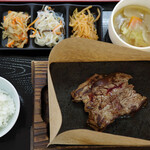 ステーキ食堂 ワンダーステーキ - 料理写真:牛ヒレステーキのちょっと小さめ