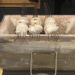 鮨処 池上 - 虎河豚白子が炭火で焼かれてます