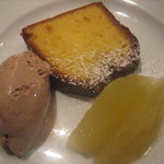 ラ・トォルトゥーガ - ショコラアイス　オレンジのパウンドケーキ　洋梨のコンポート
