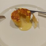 La Vallee d'Or - ジャガイモのパンケーキとカマンベール（開いたところ）