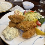 Kikusui - 妻子的炸牡蛎。冬季限定。儿子的汉堡没拍到。