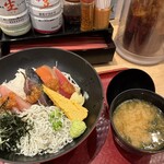 築地食堂 源ちゃん - お味噌汁パカーンと開けてみた