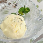 落合ハーブ園 カフェ 伊豆月ヶ瀬店 - ハーブアイス