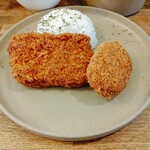 usubane - ポークカツカレー、コロッケ